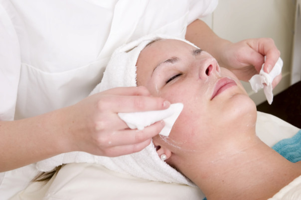Klassische Kosmetikbehandlung bei Beautykings Freiburg